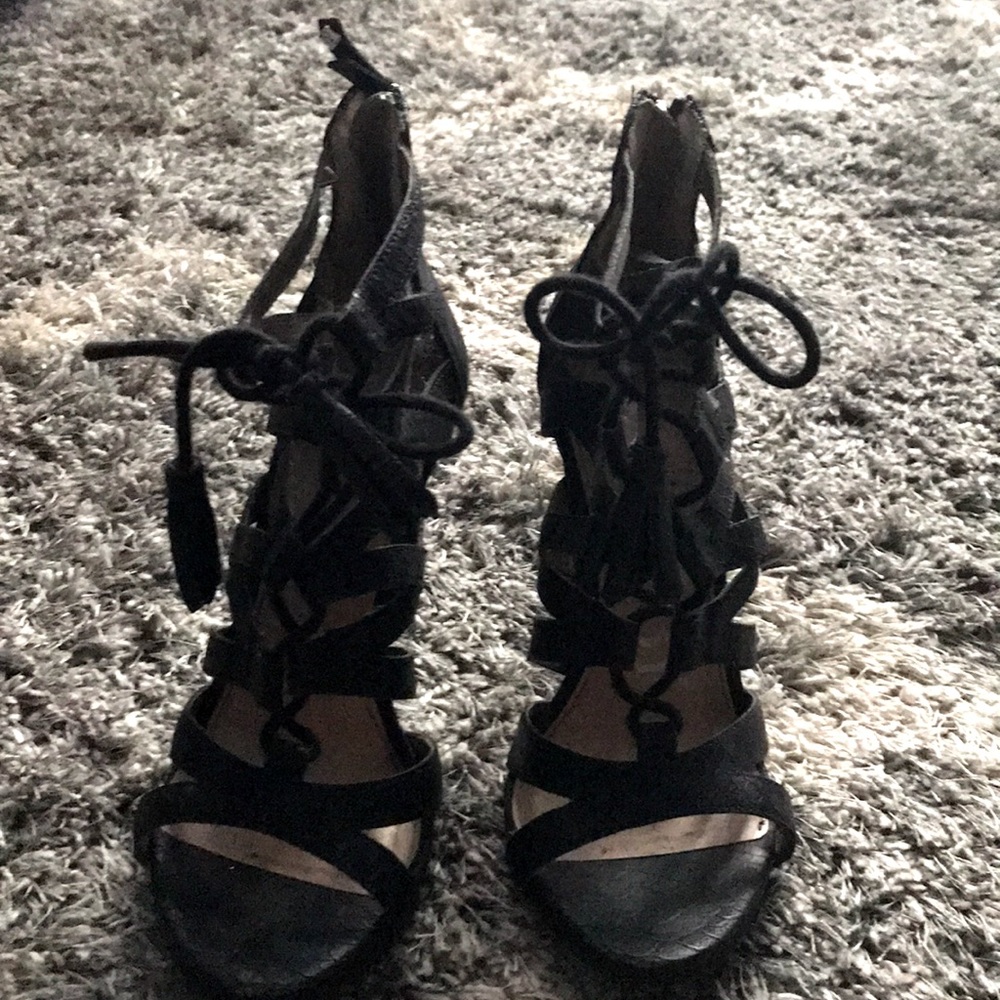 Tie up heels